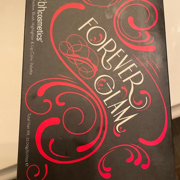 Set eyeshadows, blush and lipstick - Picture 1 of 3